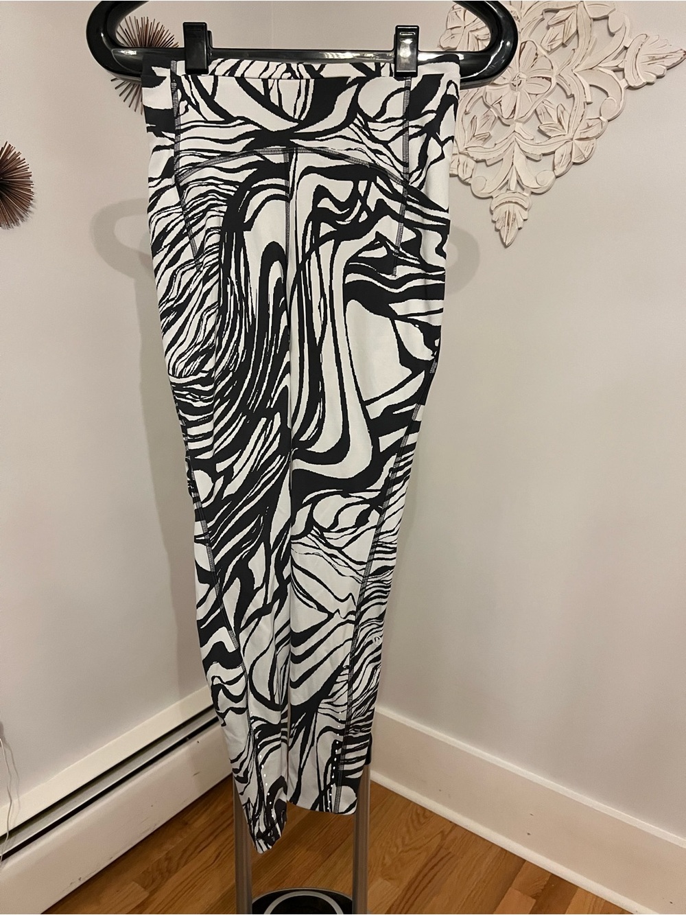 Black & Light Blue Size 6 Lululemon Running Leggings